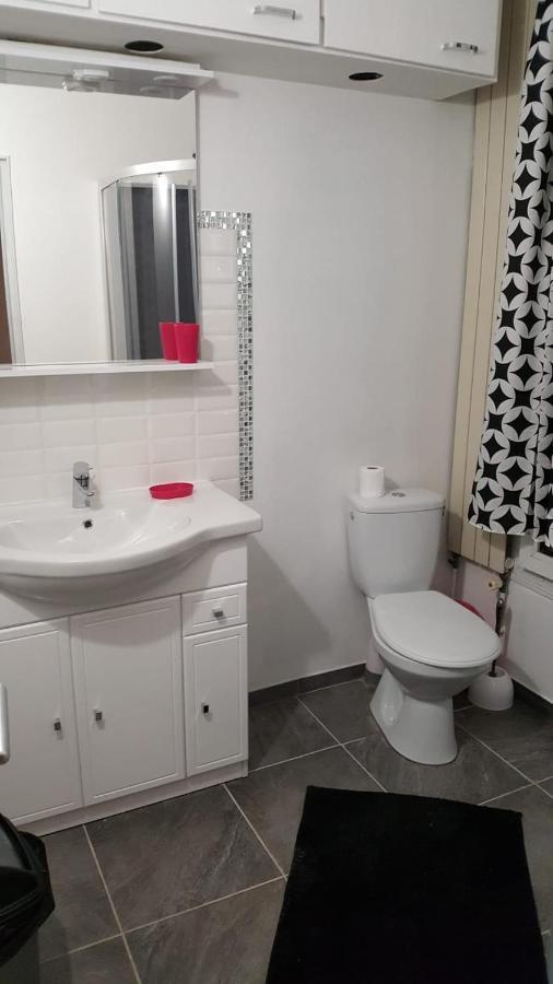 3 Hebergements - Au 1Er Etage 1 Appartement 2 Pieces Et Au 2Eme Etage Un Logement De 2 Chambres Louees Separement Avec Coin Cuisine Et Toilettes A Partager- Dans Pavillon Au Pied Du Rer B A 5 Minutes De Paris Et 30 Mn Stade De France Cachan Kültér fotó