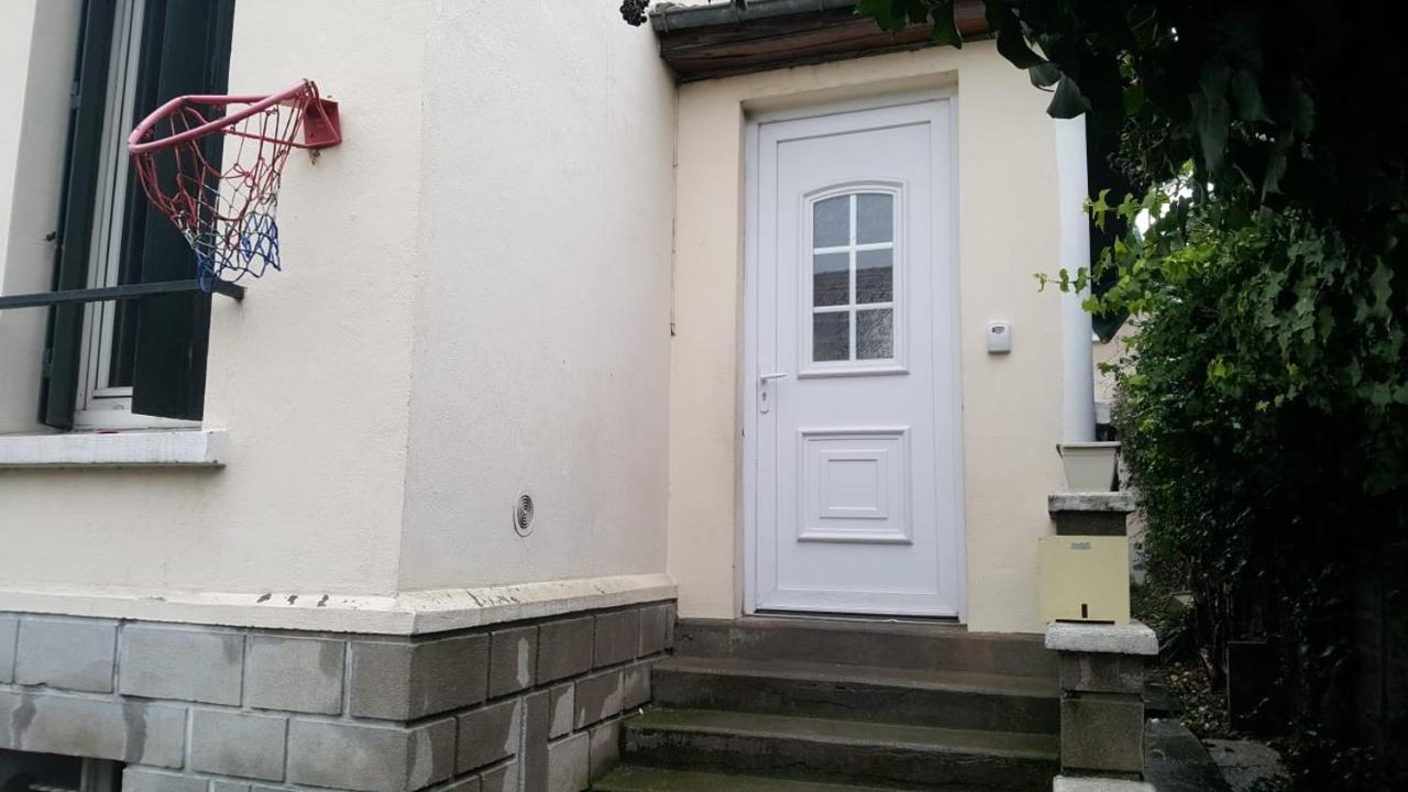 3 Hebergements - Au 1Er Etage 1 Appartement 2 Pieces Et Au 2Eme Etage Un Logement De 2 Chambres Louees Separement Avec Coin Cuisine Et Toilettes A Partager- Dans Pavillon Au Pied Du Rer B A 5 Minutes De Paris Et 30 Mn Stade De France Cachan Kültér fotó