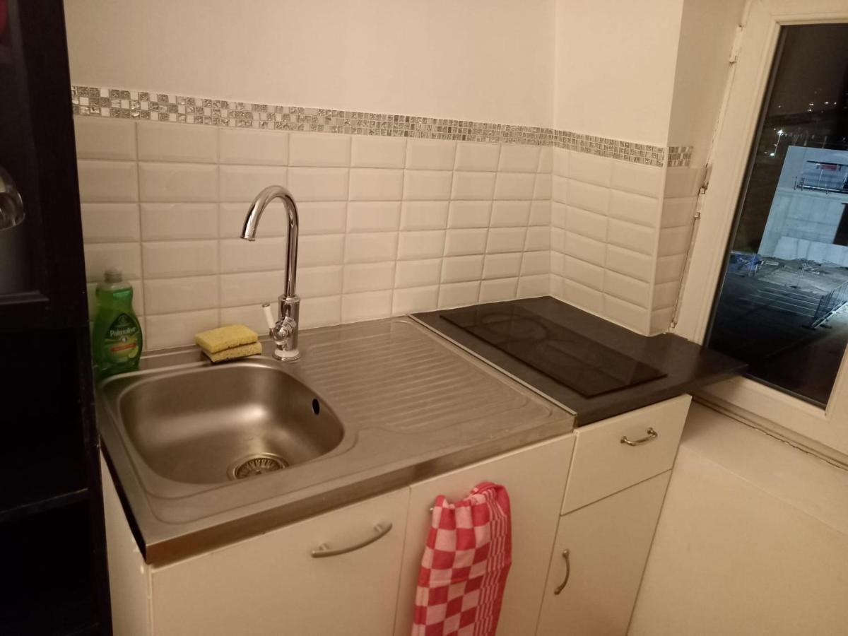3 Hebergements - Au 1Er Etage 1 Appartement 2 Pieces Et Au 2Eme Etage Un Logement De 2 Chambres Louees Separement Avec Coin Cuisine Et Toilettes A Partager- Dans Pavillon Au Pied Du Rer B A 5 Minutes De Paris Et 30 Mn Stade De France Cachan Kültér fotó