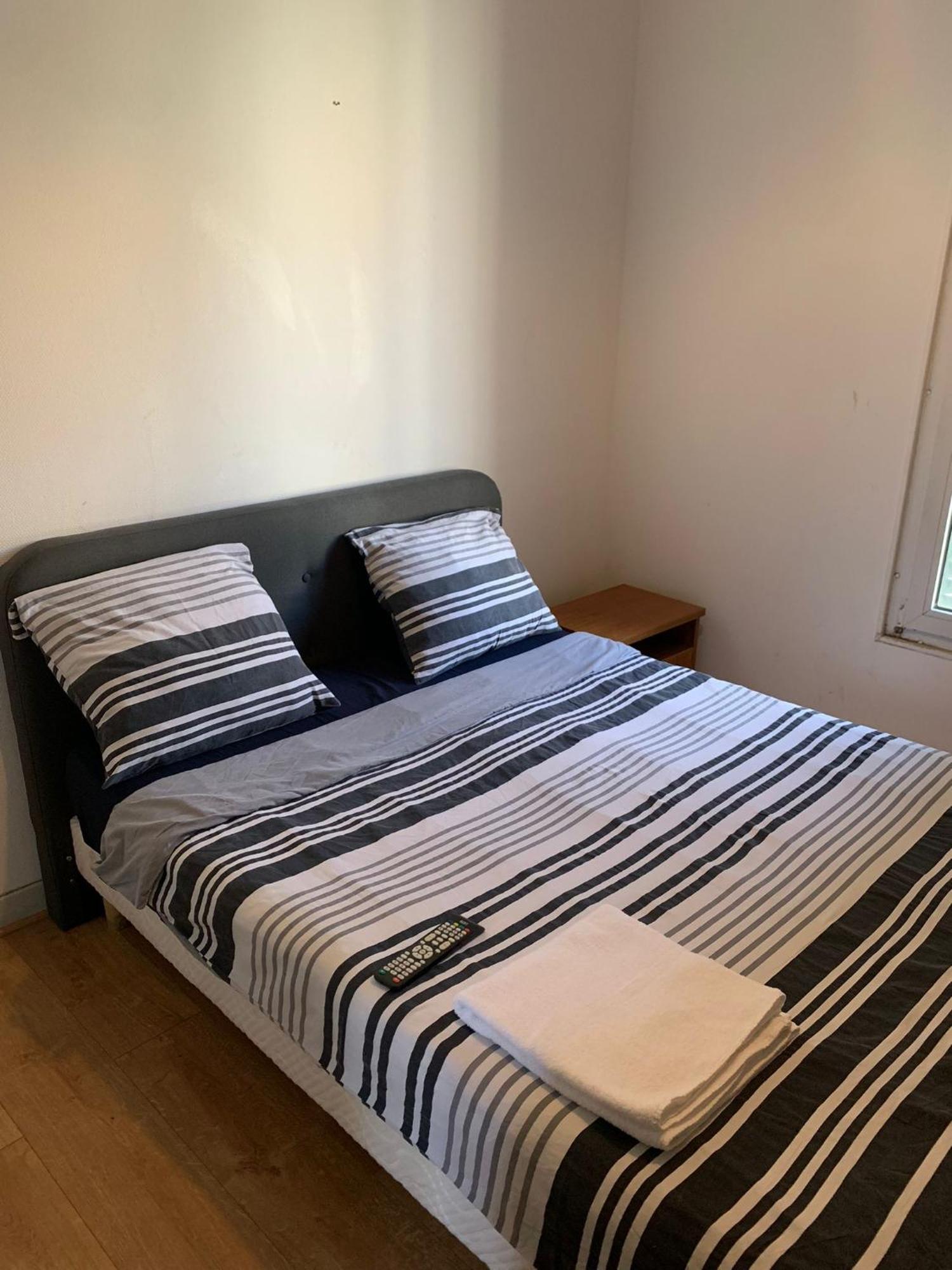 3 Hebergements - Au 1Er Etage 1 Appartement 2 Pieces Et Au 2Eme Etage Un Logement De 2 Chambres Louees Separement Avec Coin Cuisine Et Toilettes A Partager- Dans Pavillon Au Pied Du Rer B A 5 Minutes De Paris Et 30 Mn Stade De France Cachan Kültér fotó
