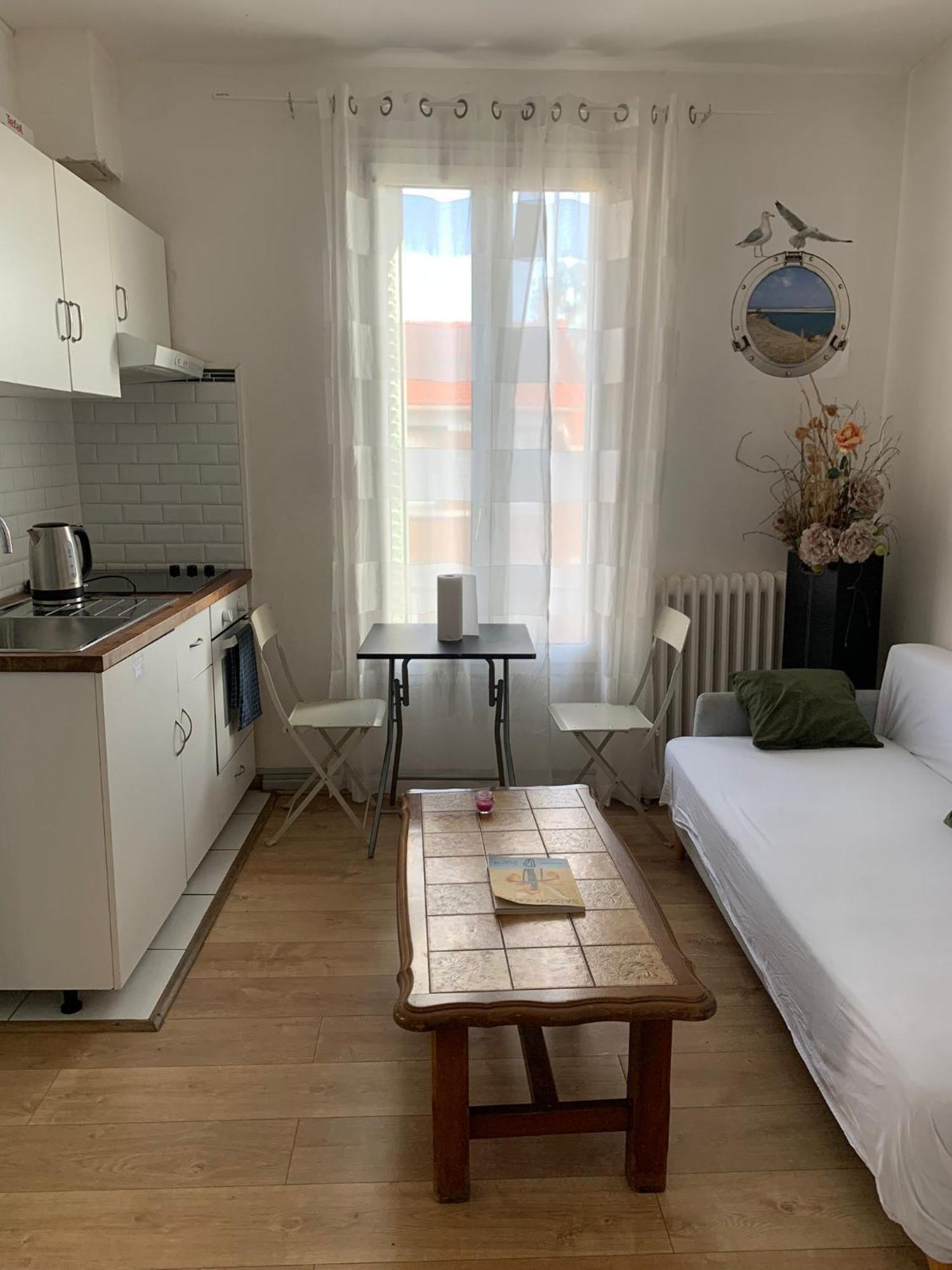 3 Hebergements - Au 1Er Etage 1 Appartement 2 Pieces Et Au 2Eme Etage Un Logement De 2 Chambres Louees Separement Avec Coin Cuisine Et Toilettes A Partager- Dans Pavillon Au Pied Du Rer B A 5 Minutes De Paris Et 30 Mn Stade De France Cachan Kültér fotó