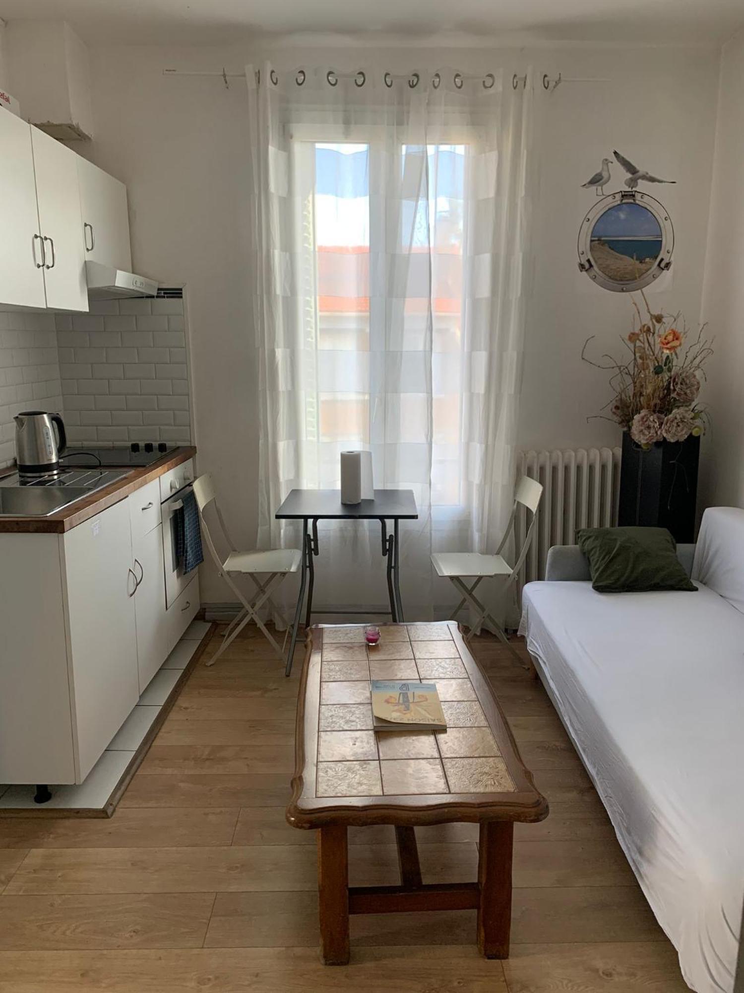 3 Hebergements - Au 1Er Etage 1 Appartement 2 Pieces Et Au 2Eme Etage Un Logement De 2 Chambres Louees Separement Avec Coin Cuisine Et Toilettes A Partager- Dans Pavillon Au Pied Du Rer B A 5 Minutes De Paris Et 30 Mn Stade De France Cachan Kültér fotó